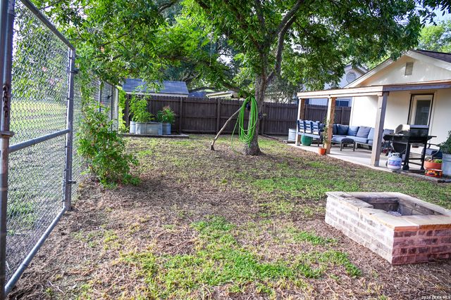 921 SEMINOLE DR, New Braunfels, TX 78130