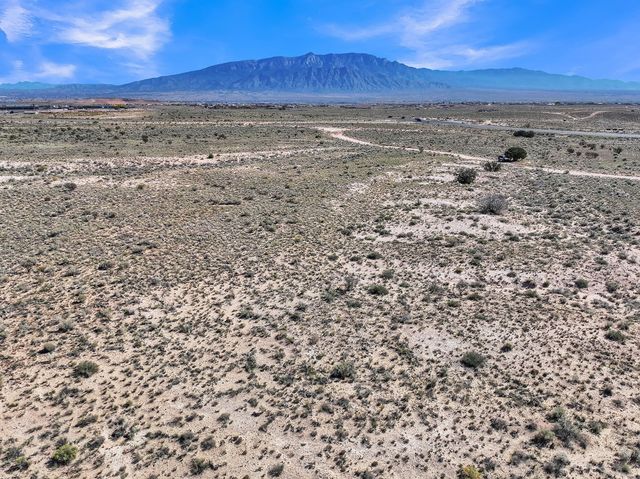 3901 Falcon Road NE, Rio Rancho, NM 87144