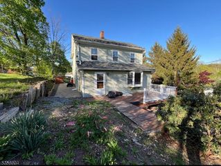 392 Pittstown Rd, Franklin Twp., NJ 08867