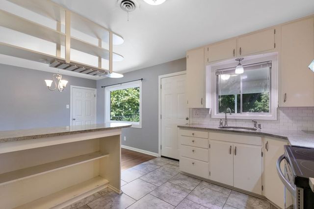 610 Stephen St, Kerrville, TX 78028
