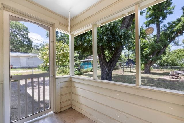 610 Stephen St, Kerrville, TX 78028
