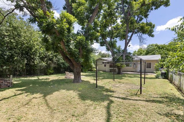 610 Stephen St, Kerrville, TX 78028