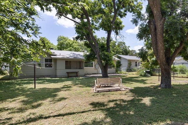 610 Stephen St, Kerrville, TX 78028