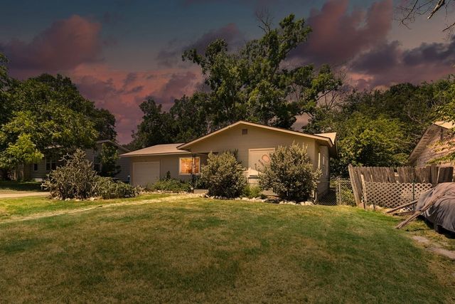 610 Stephen St, Kerrville, TX 78028