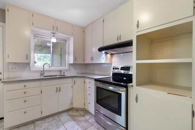 610 Stephen St, Kerrville, TX 78028