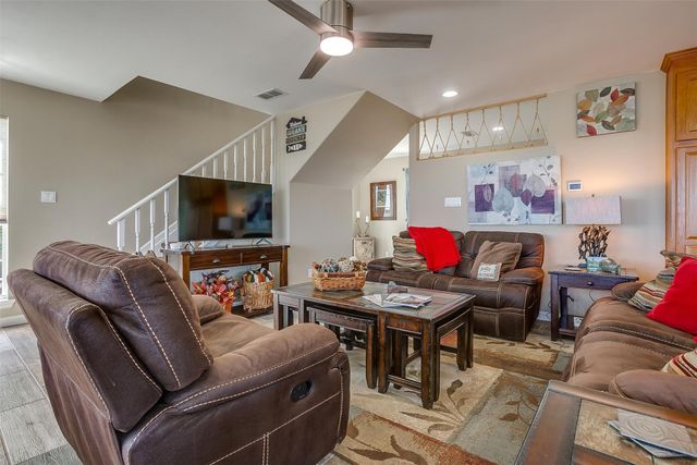 5901 Parkside Court, Granbury, TX 76048