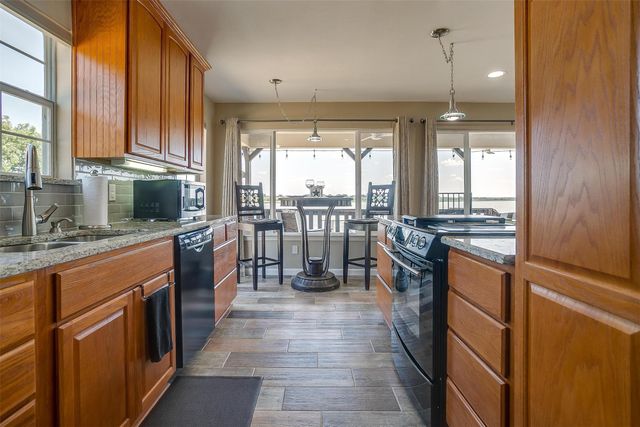 5901 Parkside Court, Granbury, TX 76048