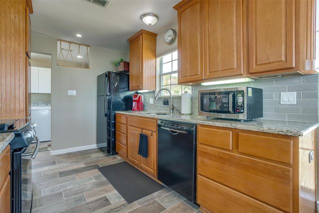 5901 Parkside Court, Granbury, TX 76048