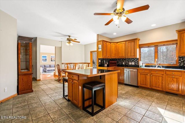 128 Fox Lane, Lafollette, TN 37766