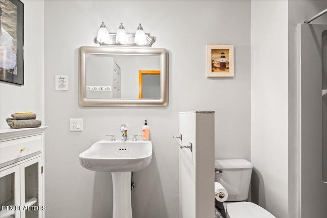 128 Fox Lane, Lafollette, TN 37766