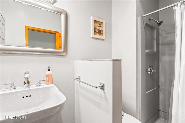 128 Fox Lane, Lafollette, TN 37766