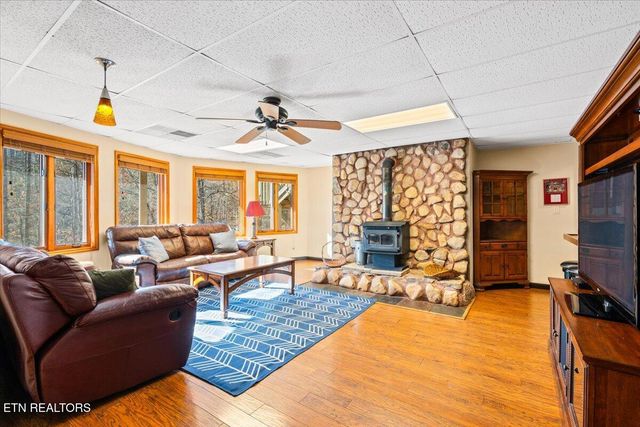 128 Fox Lane, Lafollette, TN 37766