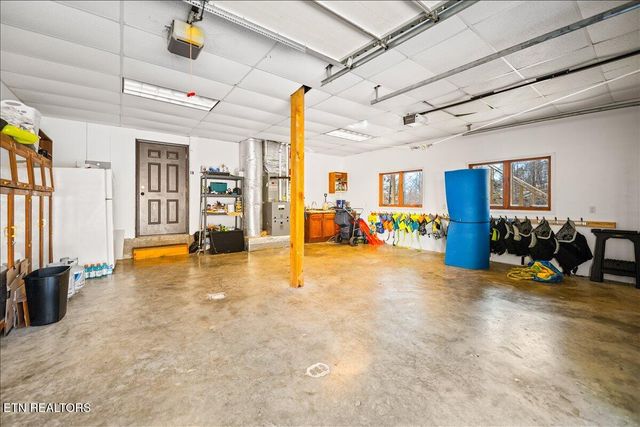 128 Fox Lane, Lafollette, TN 37766