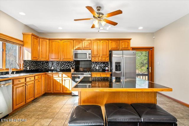 128 Fox Lane, Lafollette, TN 37766