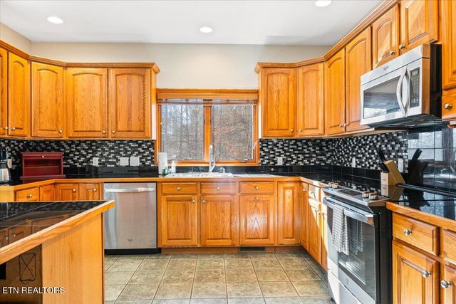 128 Fox Lane, Lafollette, TN 37766