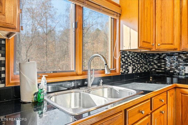 128 Fox Lane, Lafollette, TN 37766