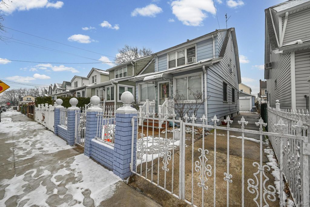19028 118th Avenue, Saint Albans, NY 11412