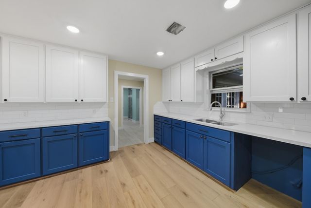 1452 S Circle, Sealy, TX 77474