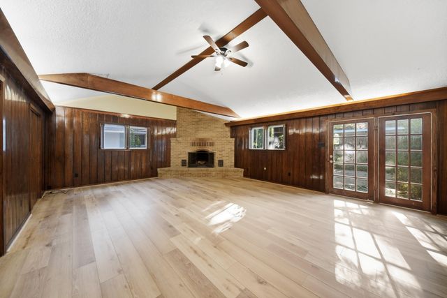 1452 S Circle, Sealy, TX 77474