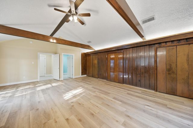 1452 S Circle, Sealy, TX 77474