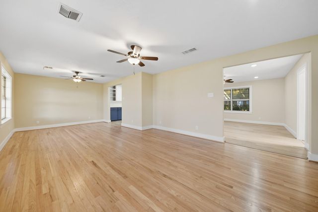 1452 S Circle, Sealy, TX 77474