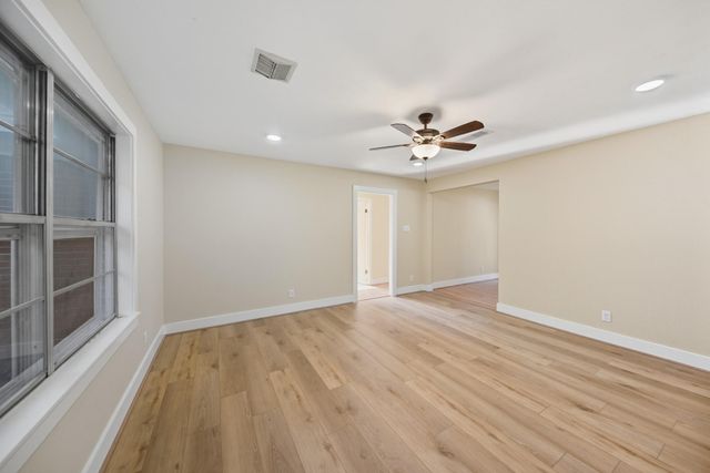 1452 S Circle, Sealy, TX 77474