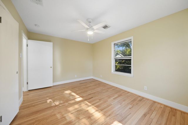 1452 S Circle, Sealy, TX 77474