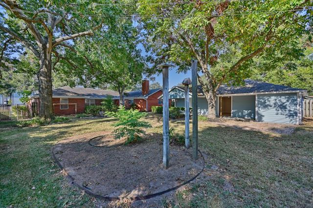 1452 S Circle, Sealy, TX 77474