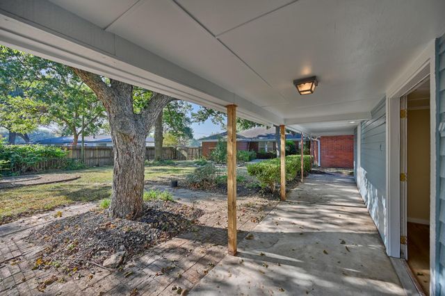 1452 S Circle, Sealy, TX 77474