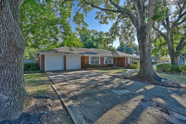 1452 S Circle, Sealy, TX 77474