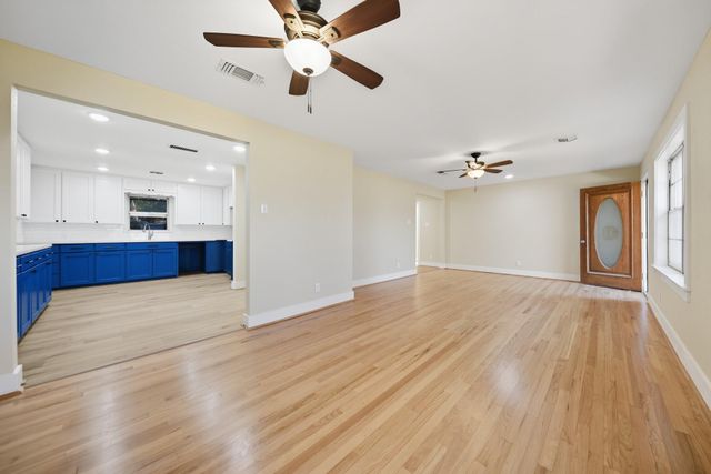 1452 S Circle, Sealy, TX 77474