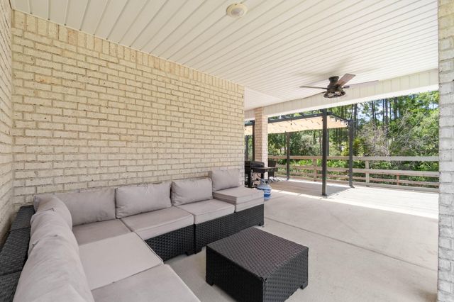 7053 Leisure Street, Navarre, FL 32566