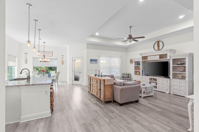 7053 Leisure Street, Navarre, FL 32566