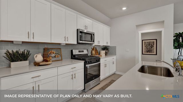 484 KOLBO CROSSING COVE Drive, Lockhart, TX 78644