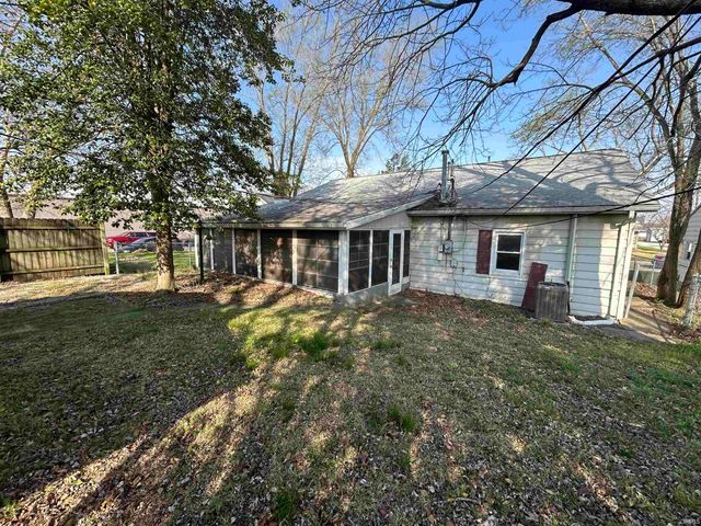 824 S 15th Street, Vincennes, IN 47591