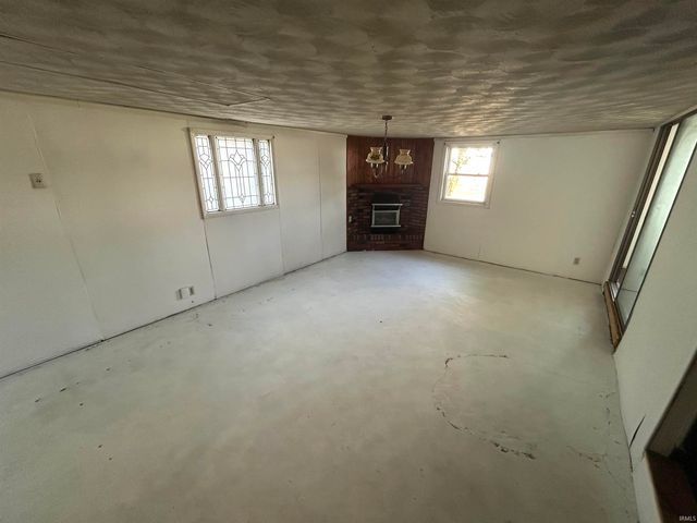 824 S 15th Street, Vincennes, IN 47591