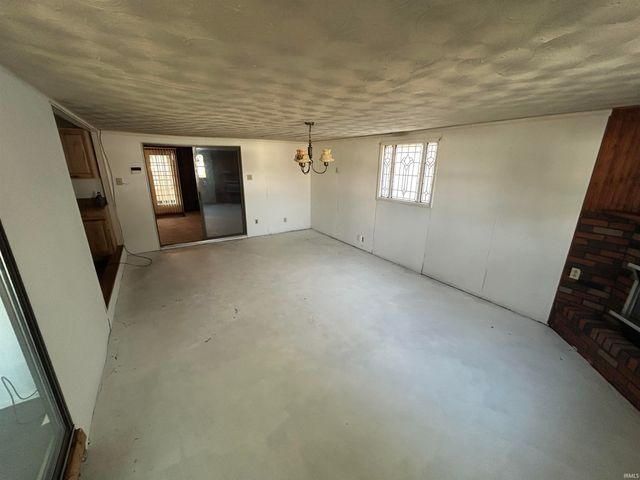 824 S 15th Street, Vincennes, IN 47591