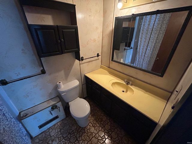 824 S 15th Street, Vincennes, IN 47591