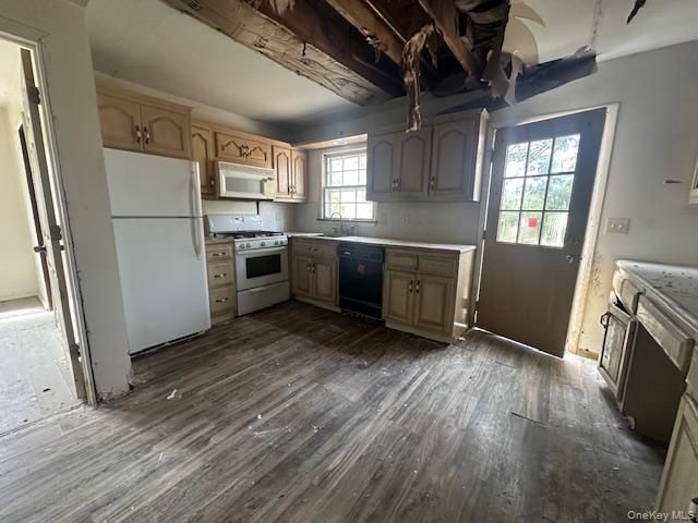 188 W Woodland Drive, Wading River, NY 11792
