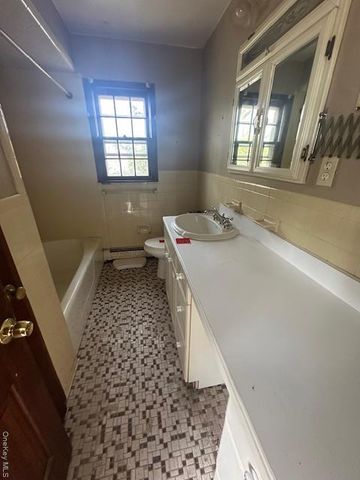 188 W Woodland Drive, Wading River, NY 11792