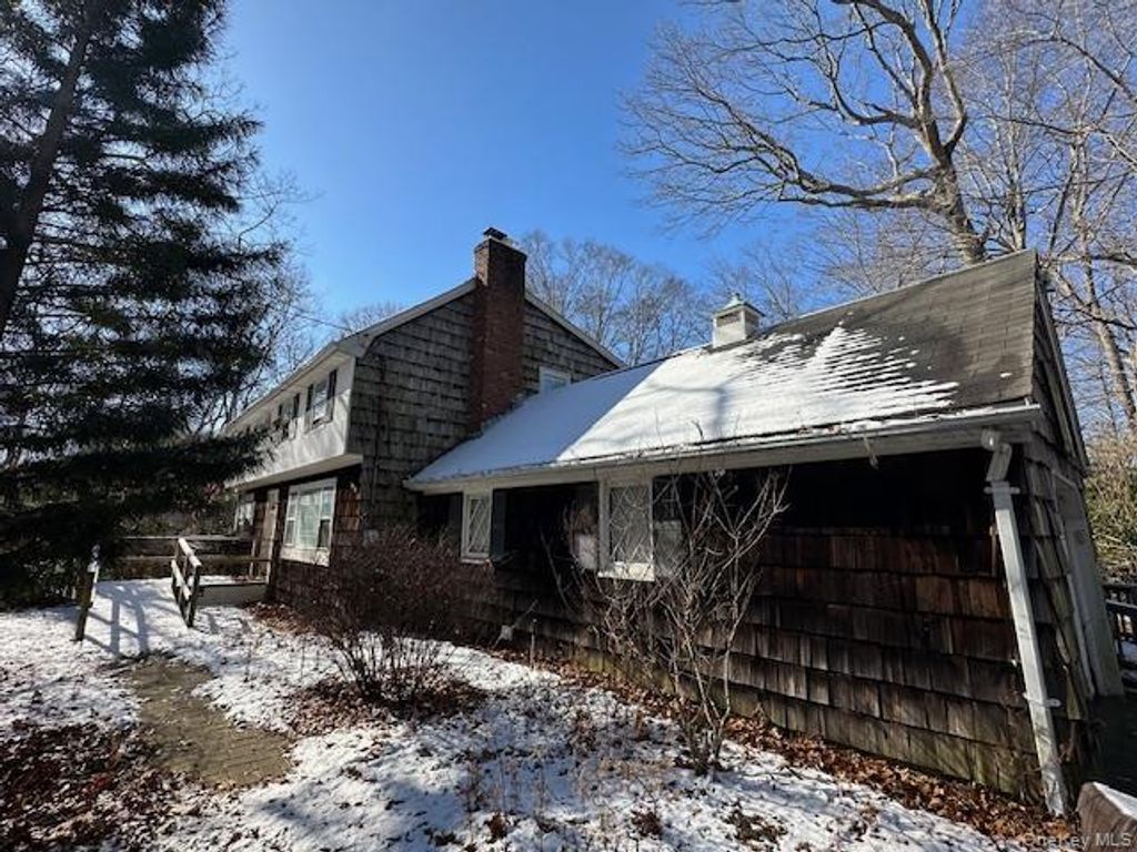 188 W Woodland Drive, Wading River, NY 11792