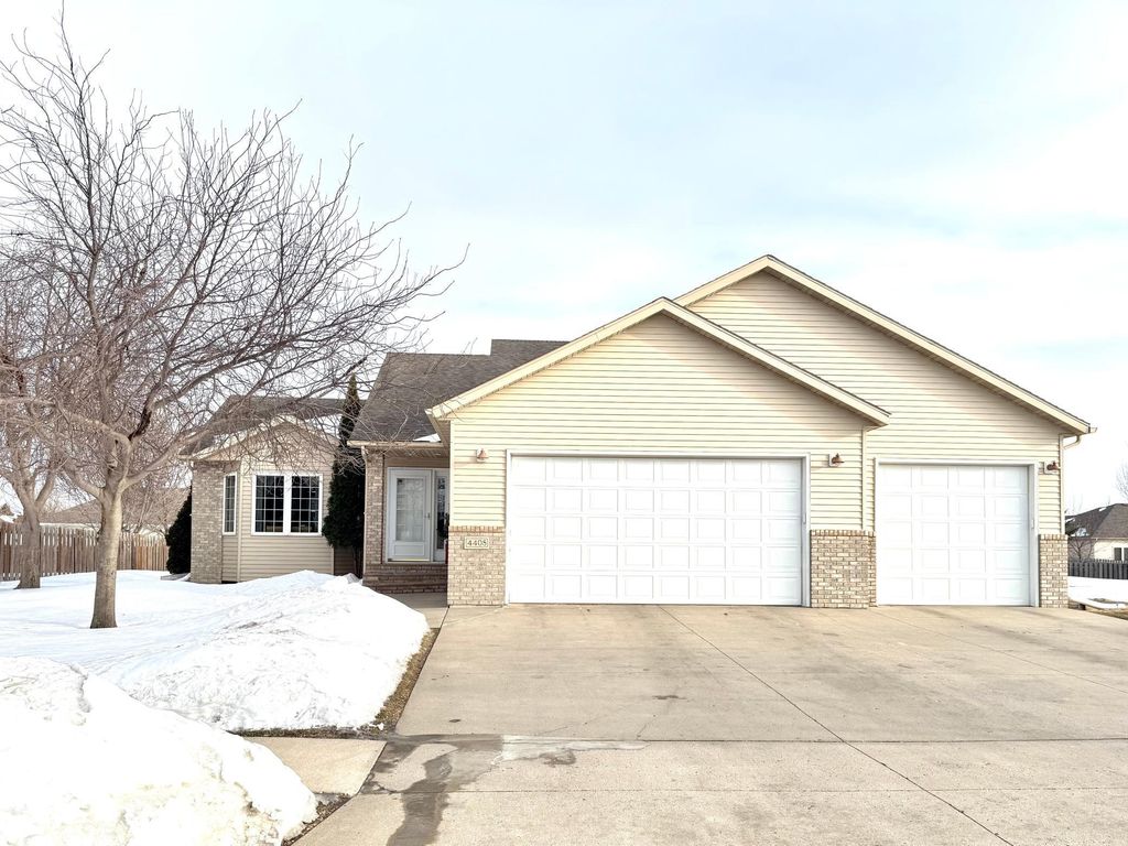 4408 3rd Street S, Moorhead, MN 56560