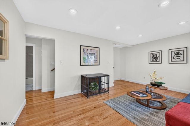29 Windsor Dr, East Brunswick Twp., NJ 08816