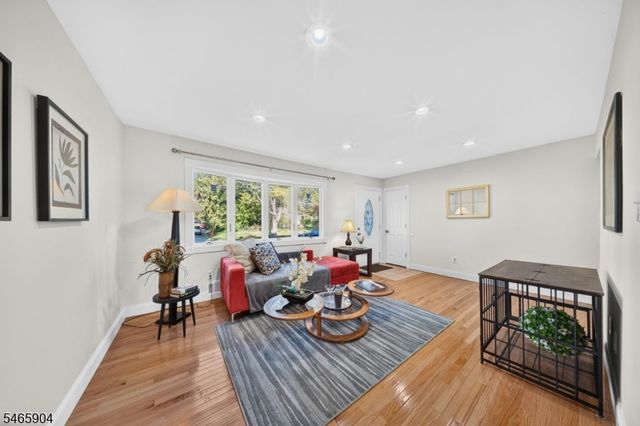 29 Windsor Dr, East Brunswick Twp., NJ 08816