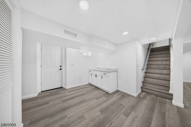 29 Windsor Dr, East Brunswick Twp., NJ 08816