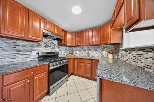 29 Windsor Dr, East Brunswick Twp., NJ 08816