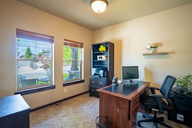 1927 S Clover Dr, Greenacres, WA 99016