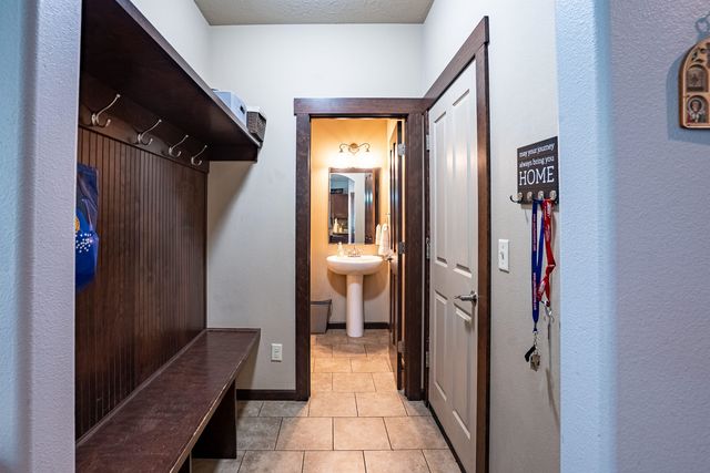1927 S Clover Dr, Greenacres, WA 99016