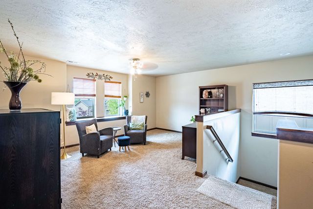 1927 S Clover Dr, Greenacres, WA 99016