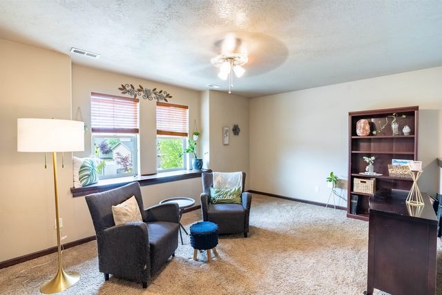 1927 S Clover Dr, Greenacres, WA 99016